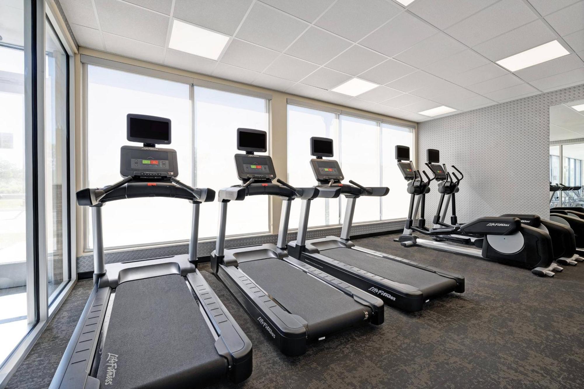 Fairfield Inn & Suites By Marriott Milwaukee Брукфийлд Екстериор снимка