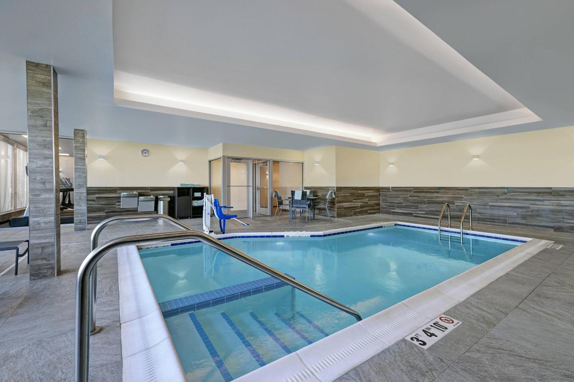 Fairfield Inn & Suites By Marriott Milwaukee Брукфийлд Екстериор снимка