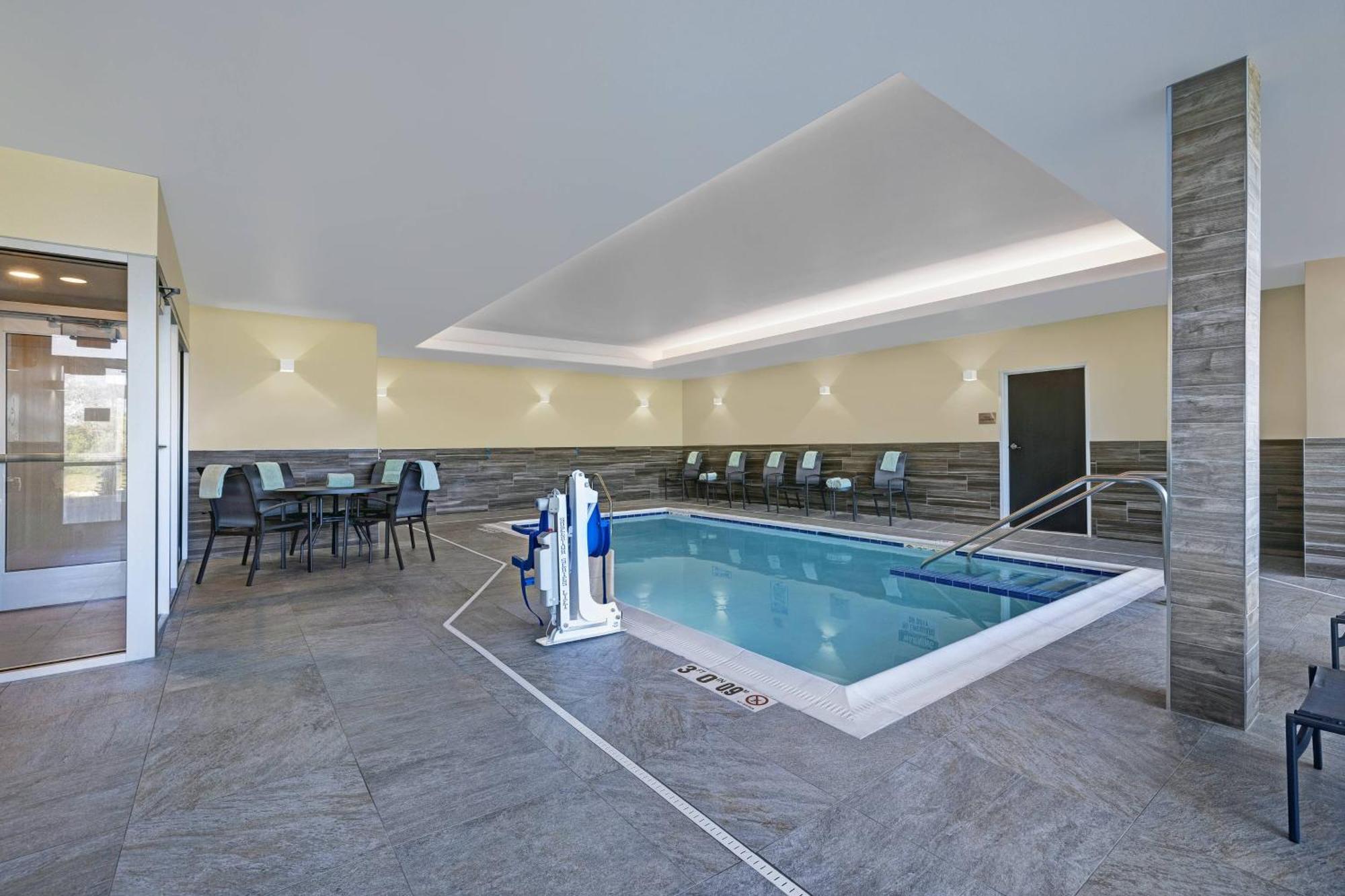 Fairfield Inn & Suites By Marriott Milwaukee Брукфийлд Екстериор снимка