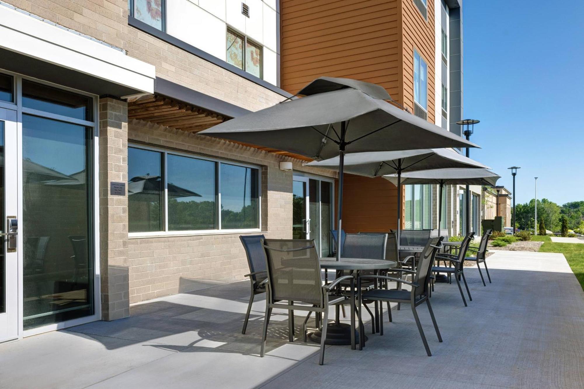 Fairfield Inn & Suites By Marriott Milwaukee Брукфийлд Екстериор снимка