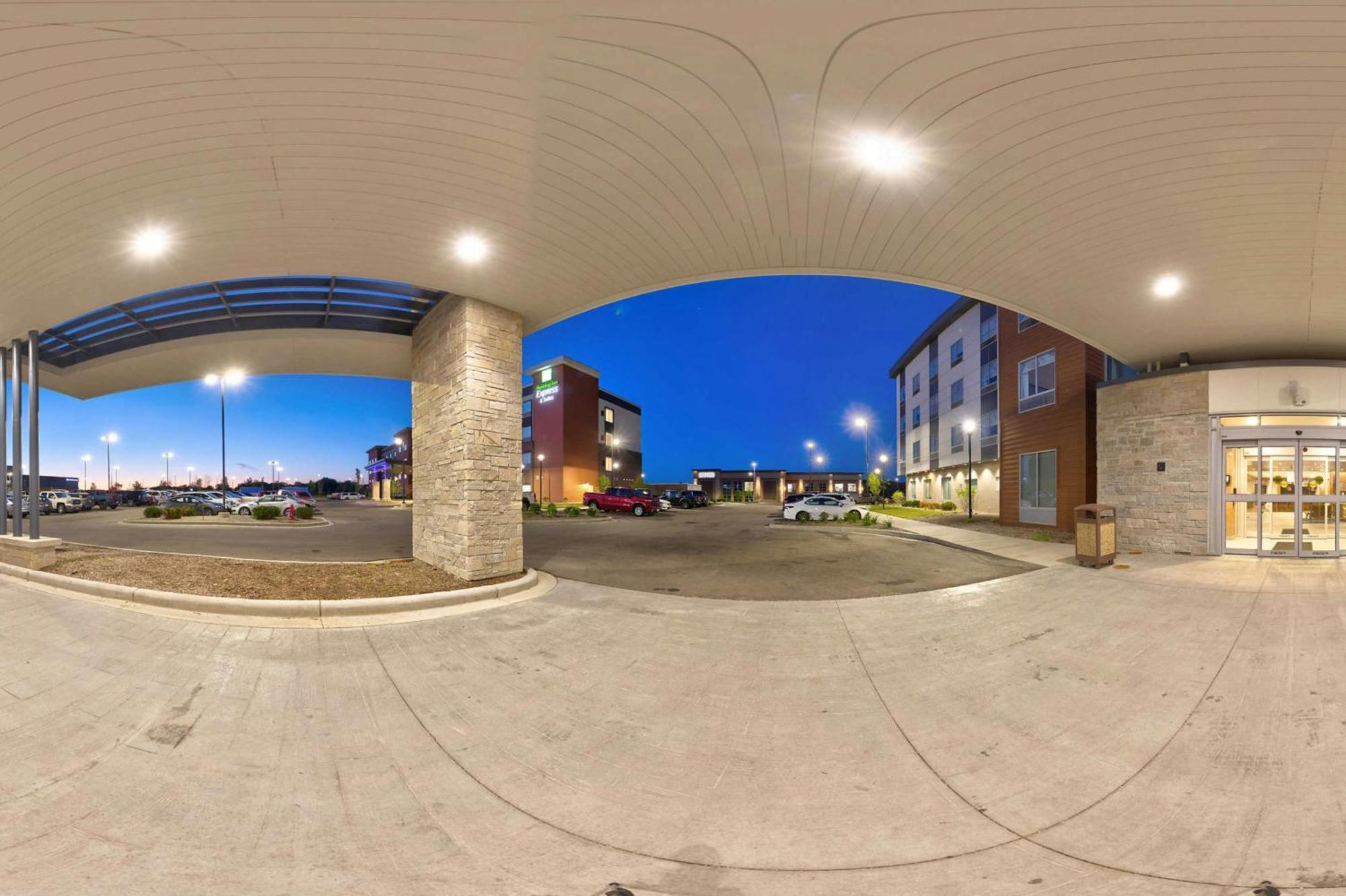 Fairfield Inn & Suites By Marriott Milwaukee Брукфийлд Екстериор снимка